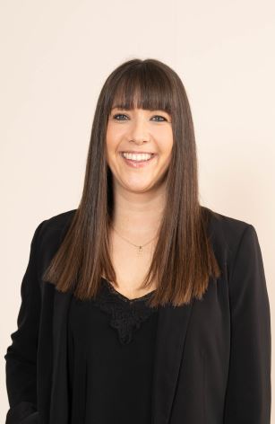 Frau Carolin Weilacher